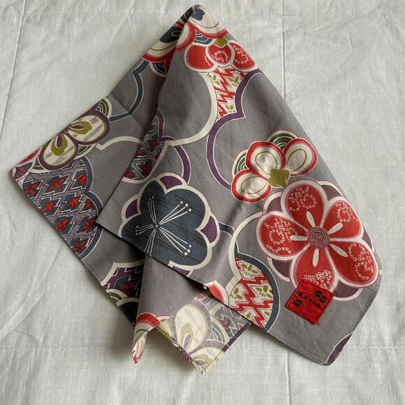 Grey and red Japanese floral print bandana 0856 - Picture 1 of 4